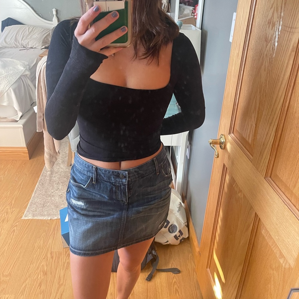 Y2K mini low rise skirt - size 8 (I’m holding back)